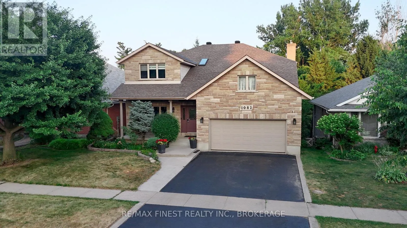 1082 CAITLIN CRESCENT