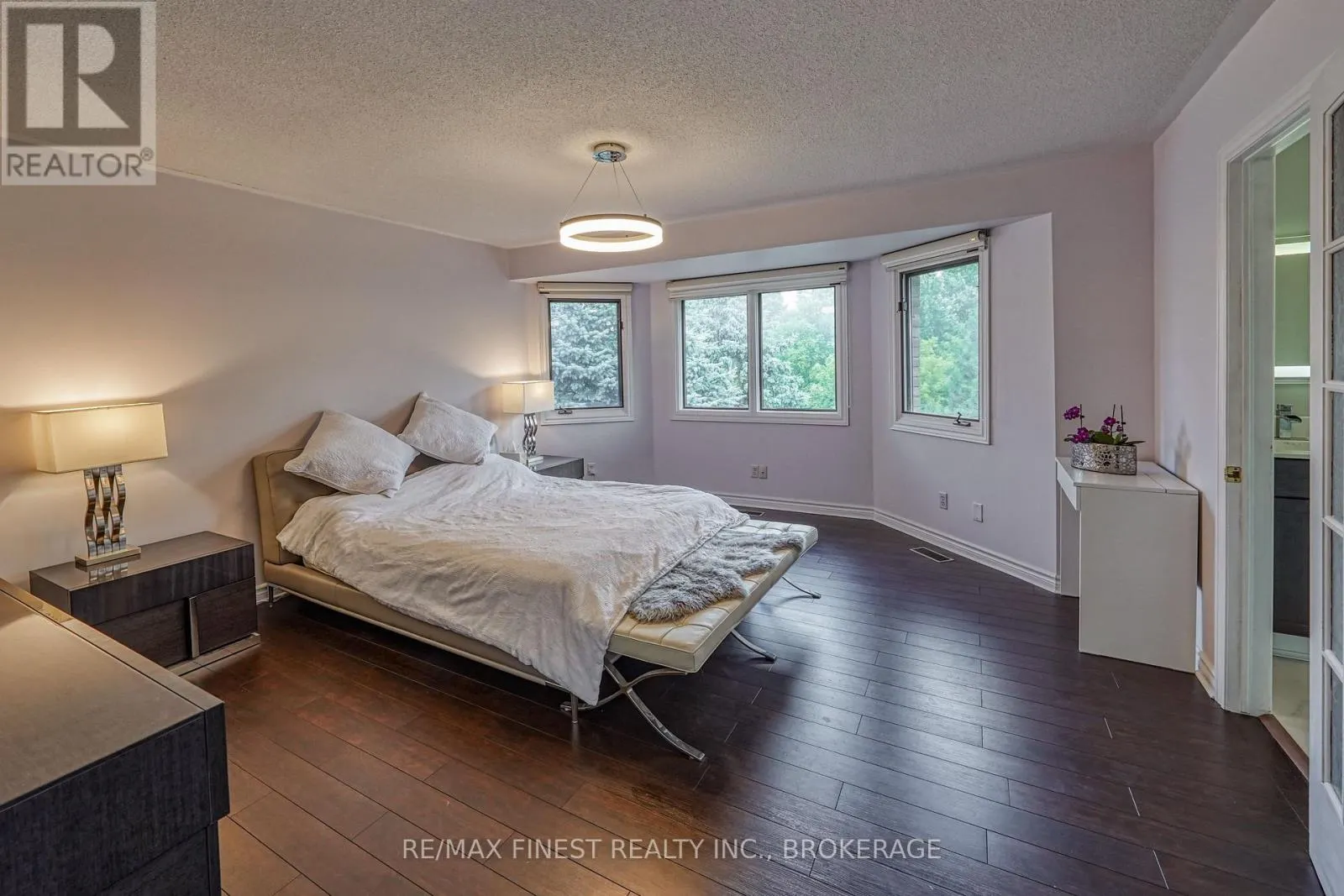 1082 CAITLIN CRESCENT
