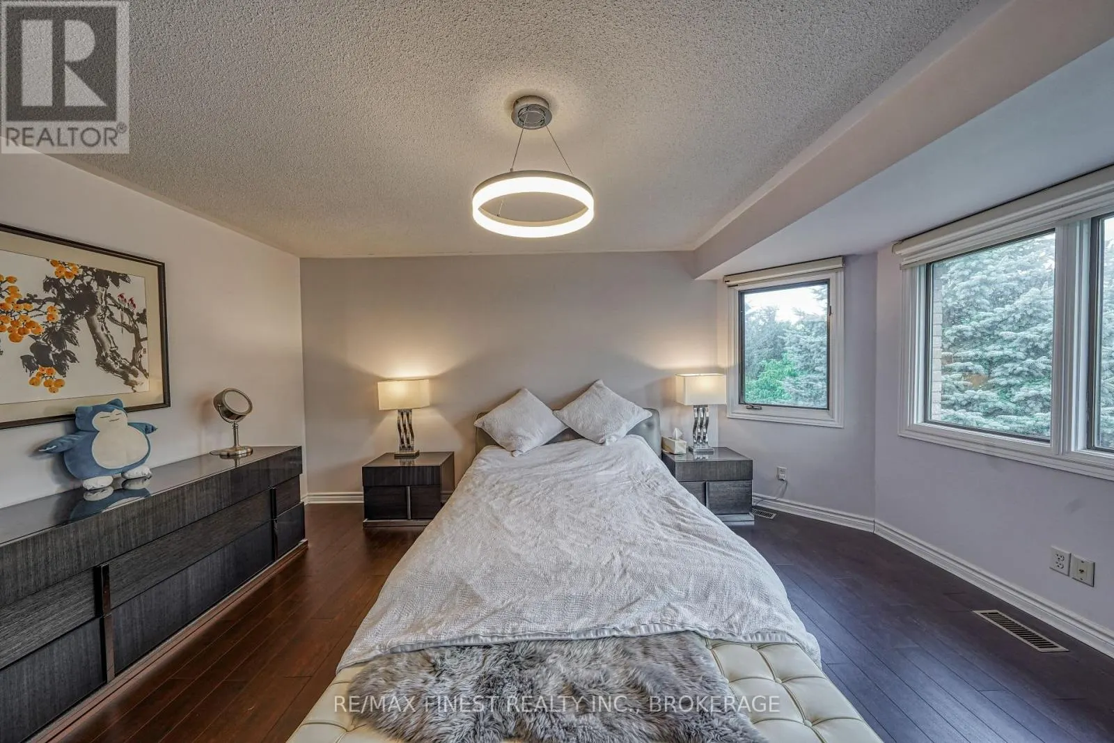 1082 CAITLIN CRESCENT