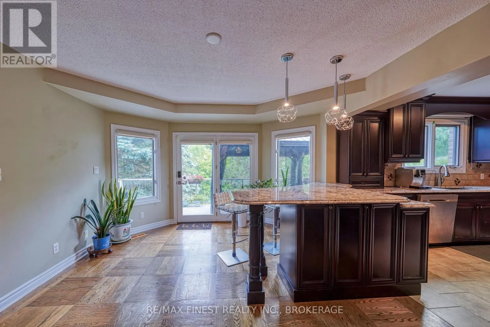 1082 CAITLIN CRESCENT