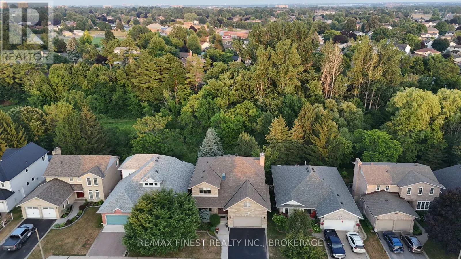 1082 CAITLIN CRESCENT