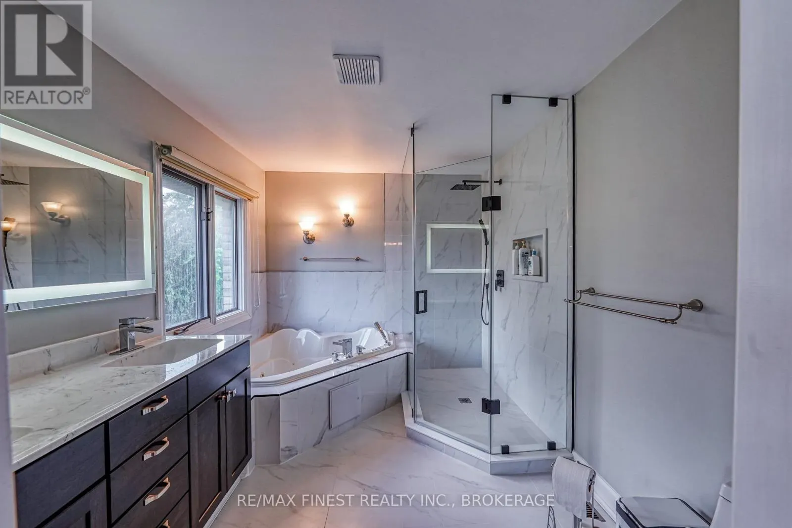 1082 CAITLIN CRESCENT