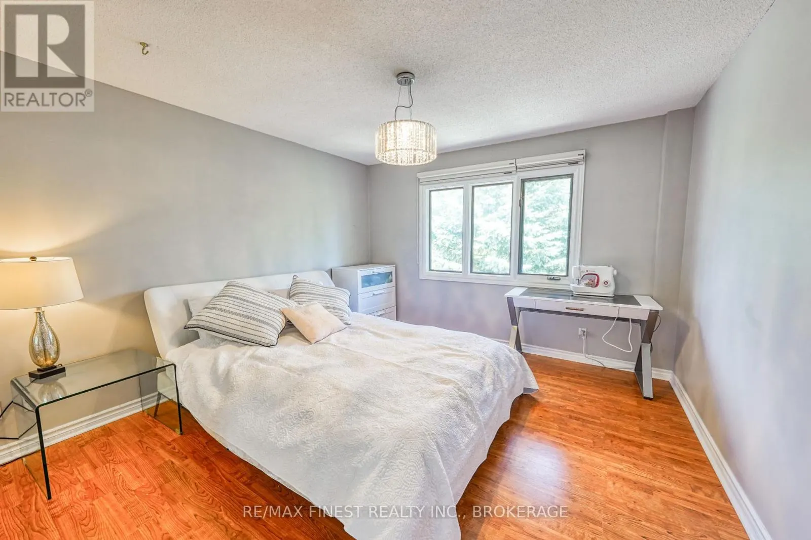 1082 CAITLIN CRESCENT