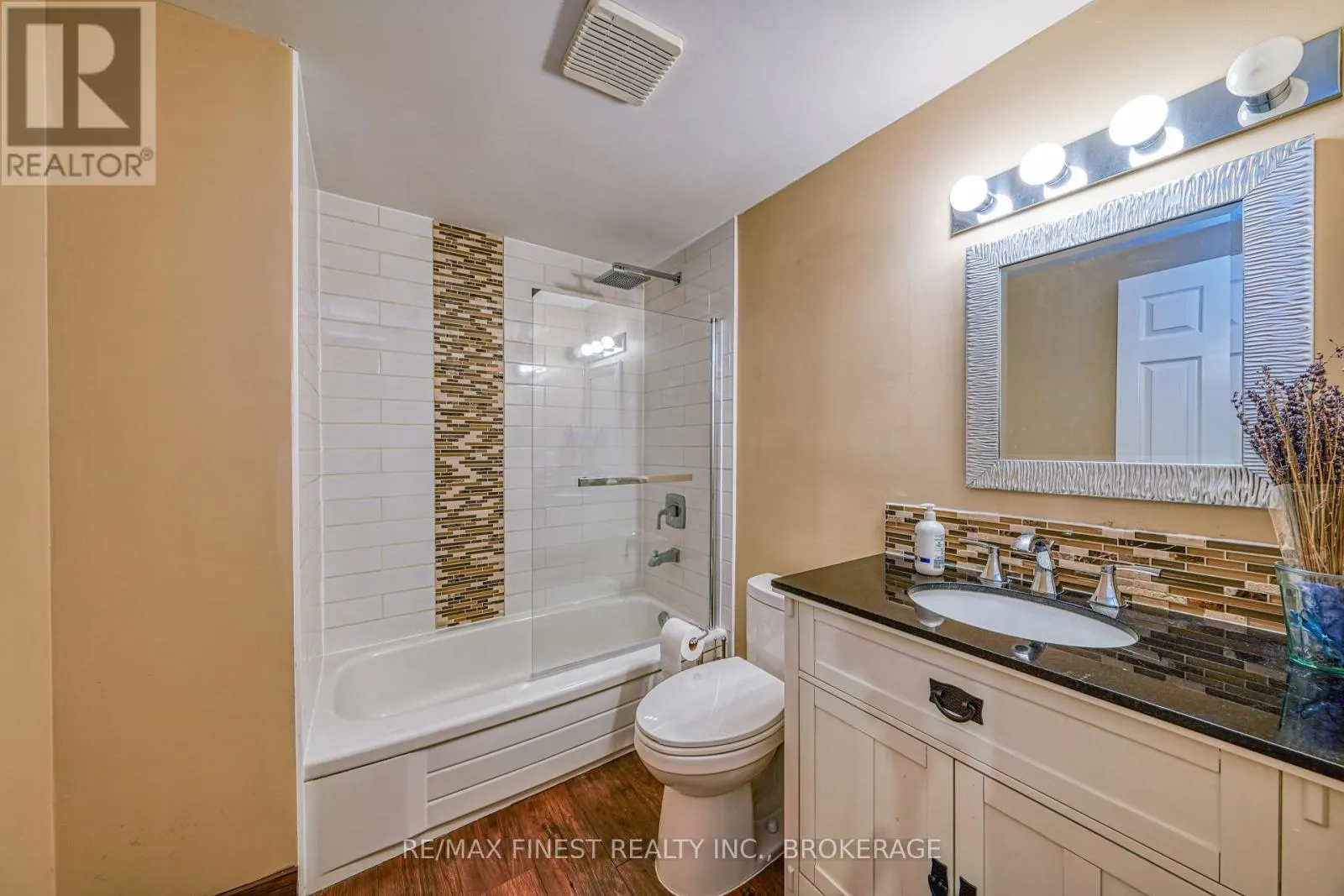 1082 CAITLIN CRESCENT