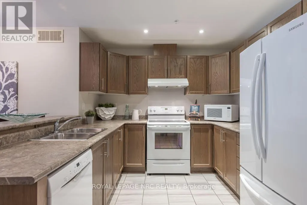 101 - 16 SULLIVAN AVENUE, #101