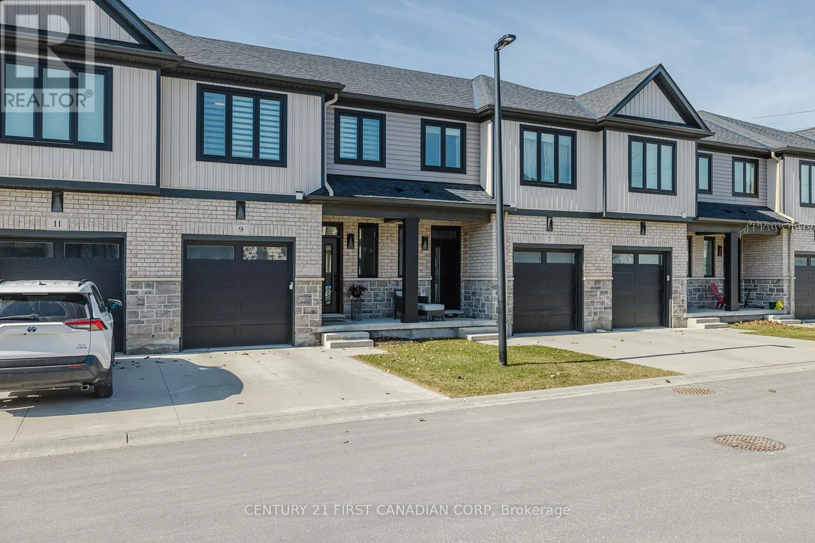 9 - 601 LIONS PARK DRIVE, #9