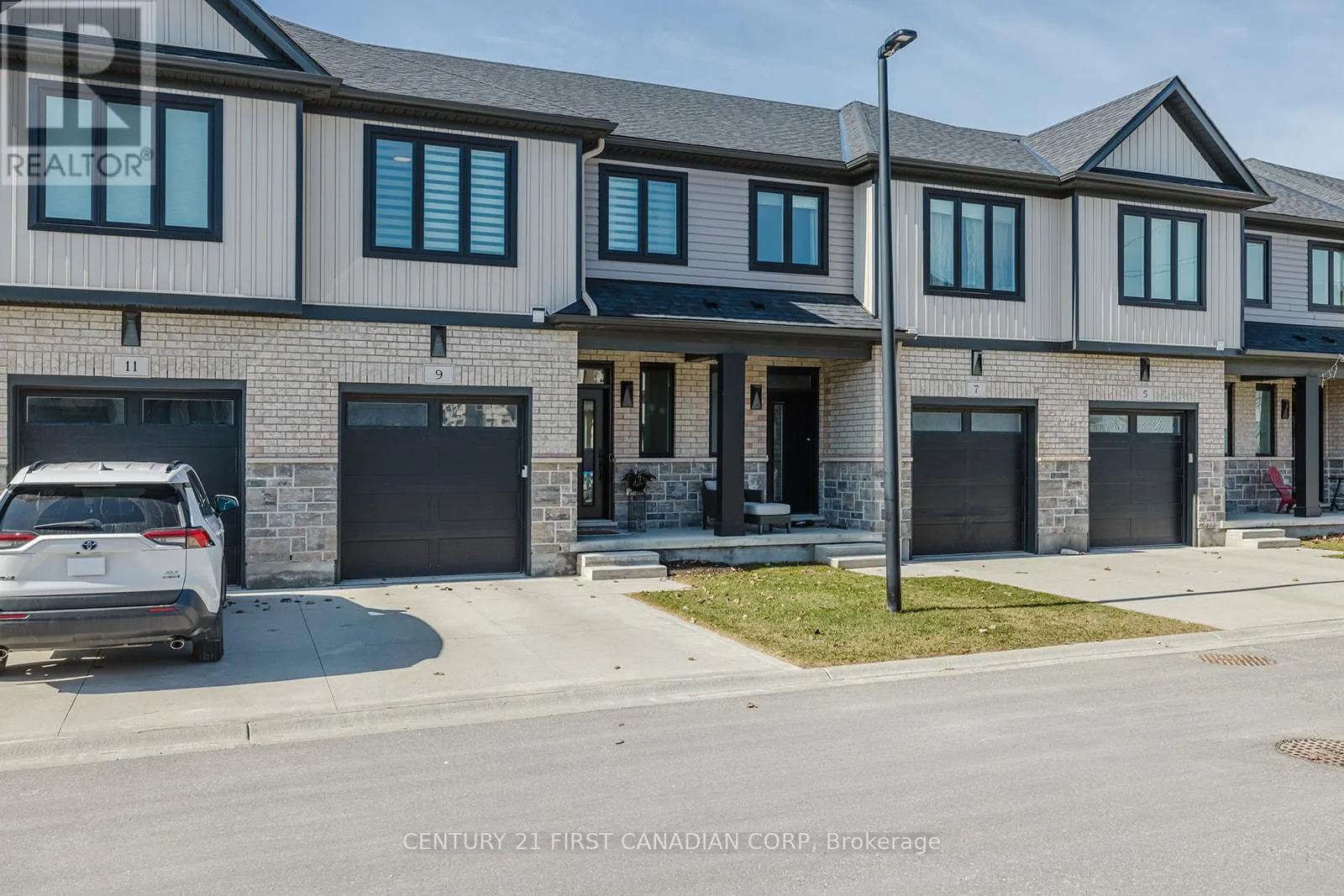 9 - 601 LIONS PARK DRIVE, #9