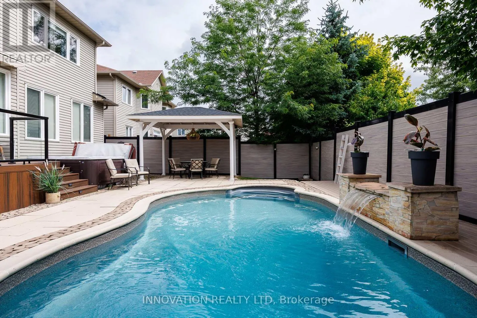 534 LANDSWOOD WAY