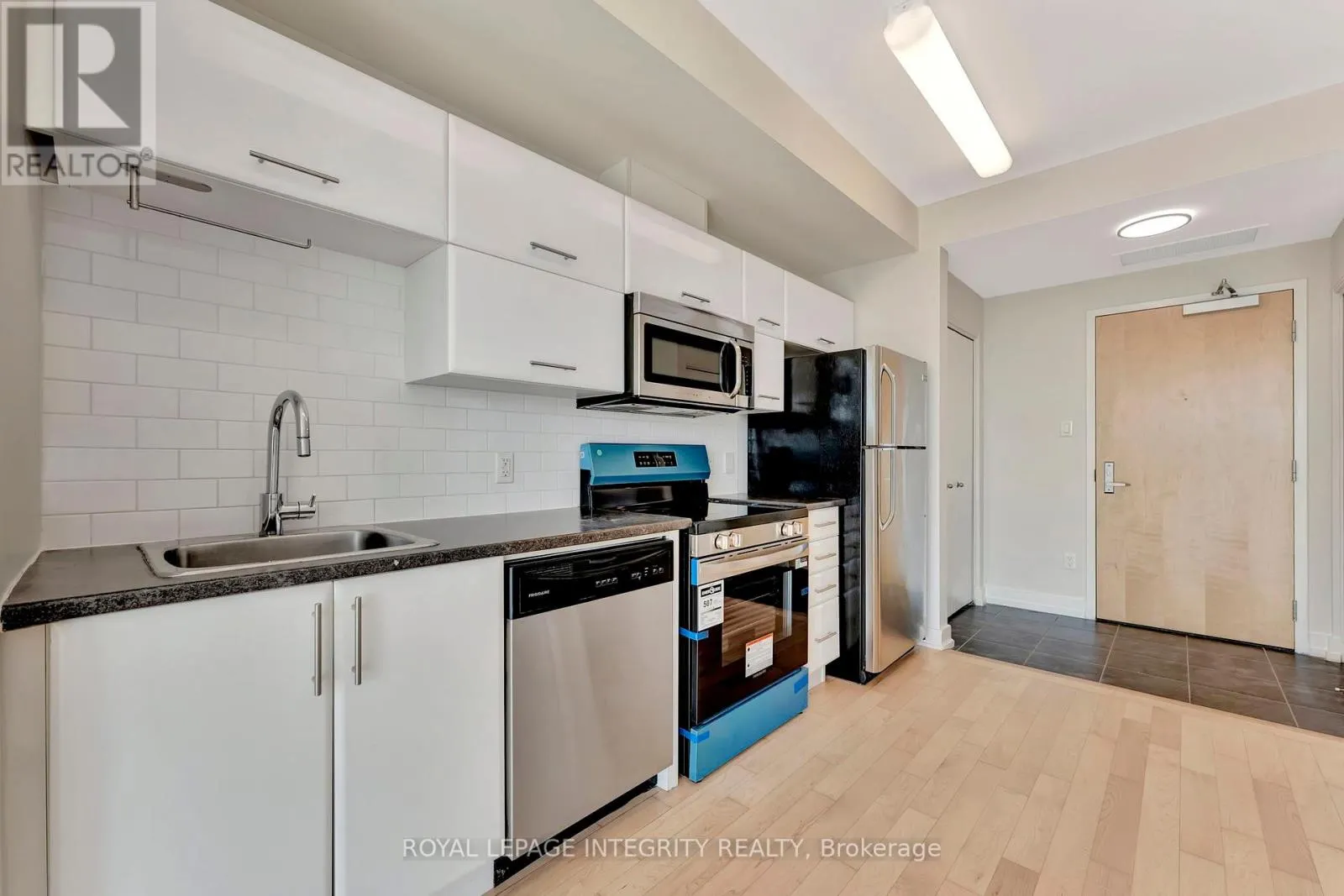 1808 - 179 METCALFE STREET