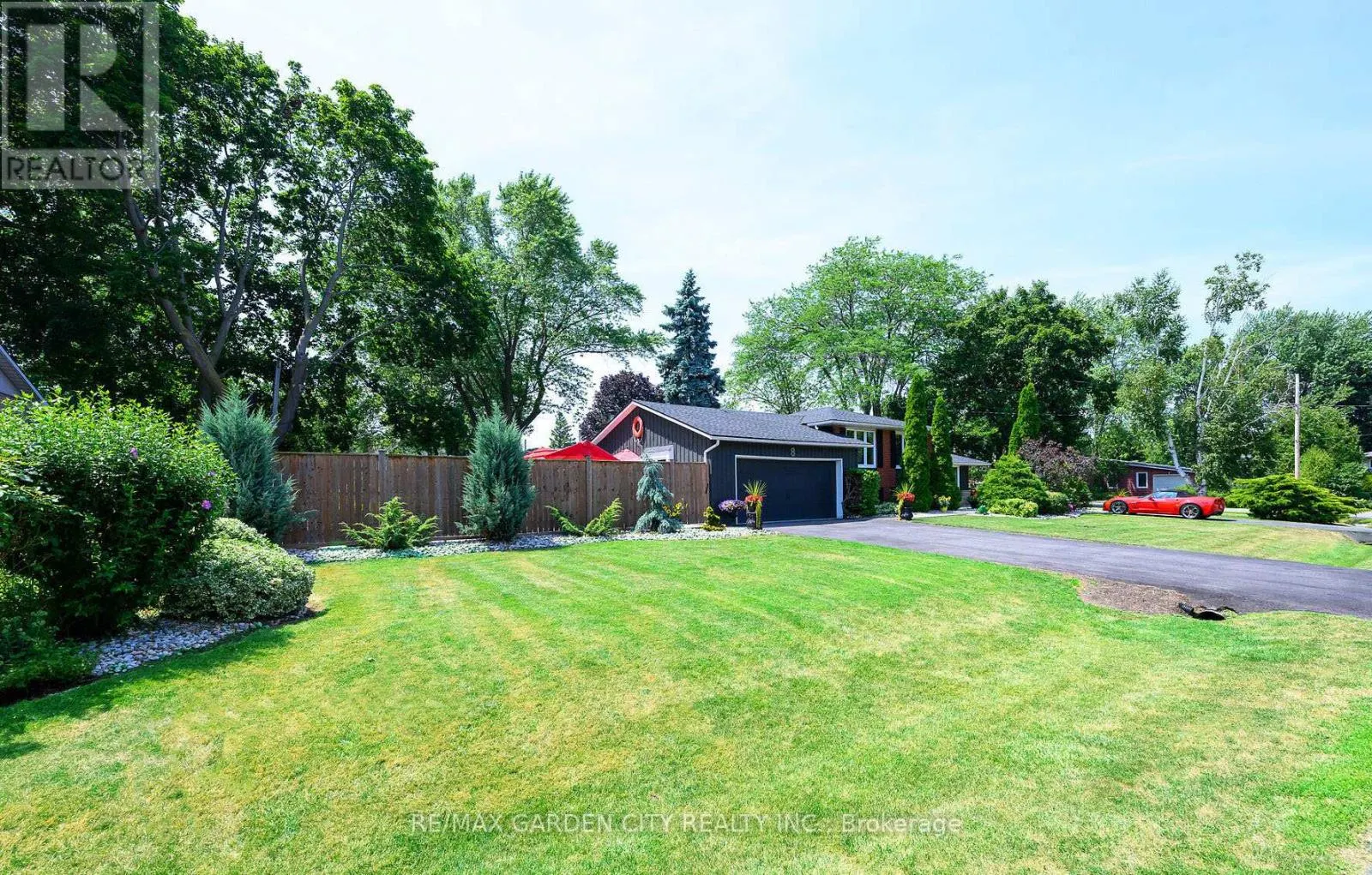 8 BENDAMERE DRIVE