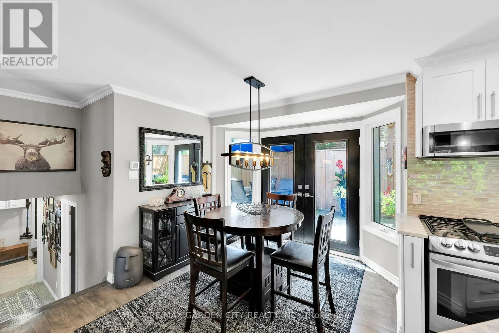 8 BENDAMERE DRIVE
