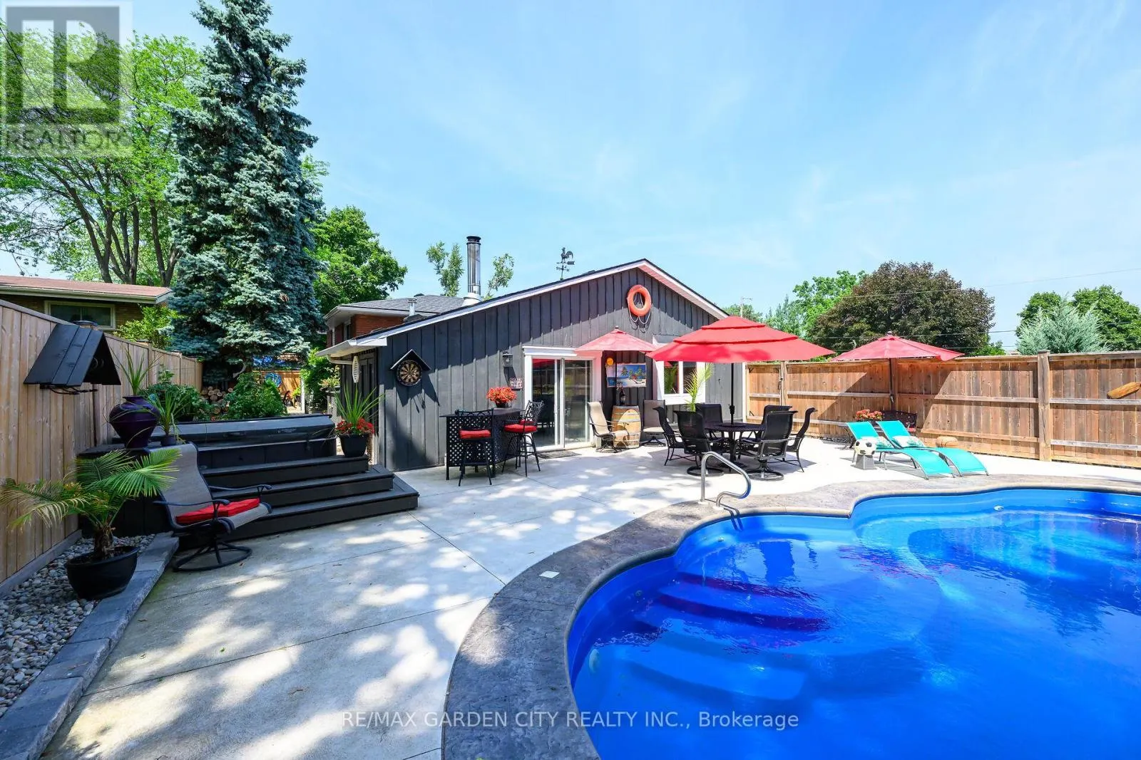 8 BENDAMERE DRIVE