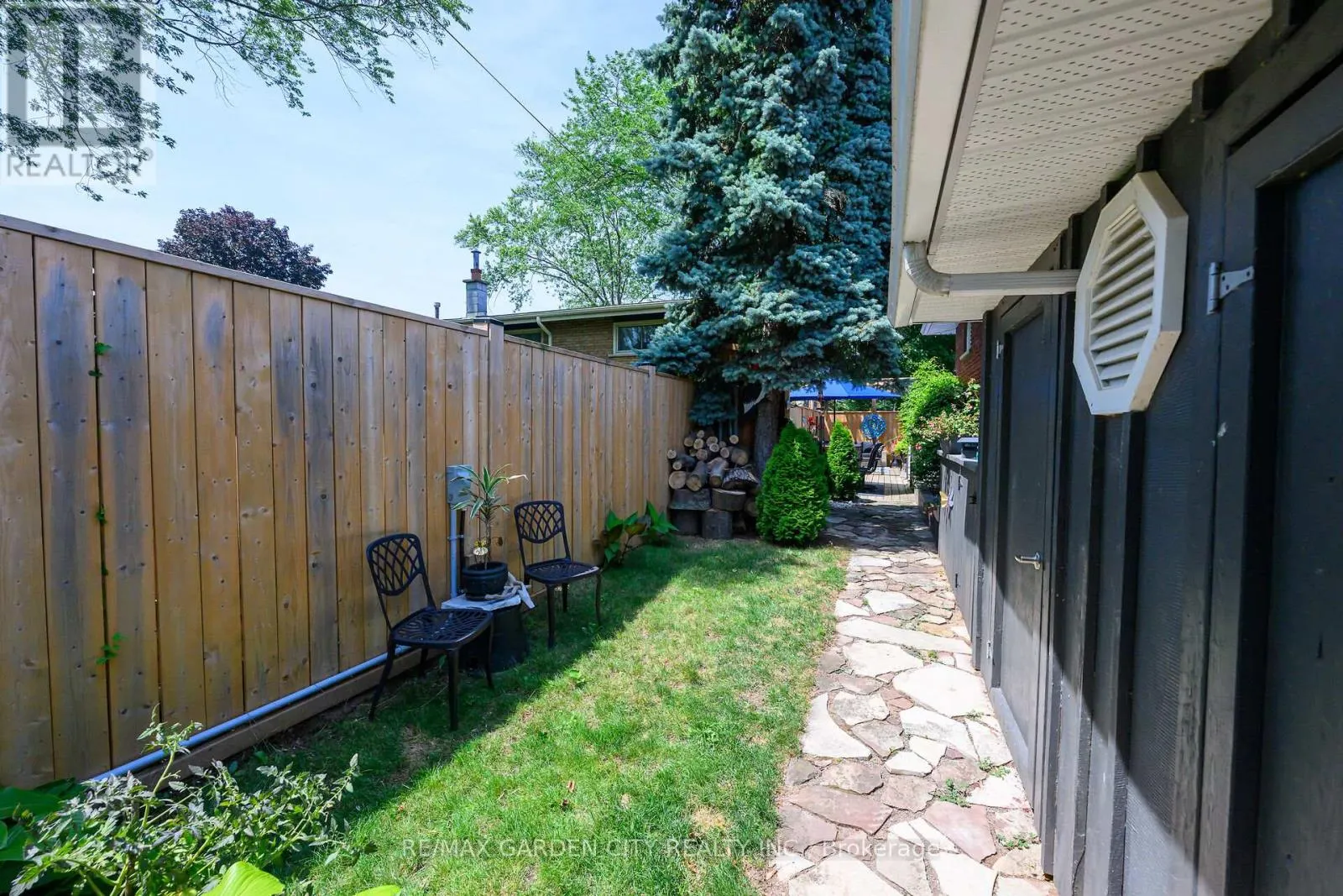 8 BENDAMERE DRIVE