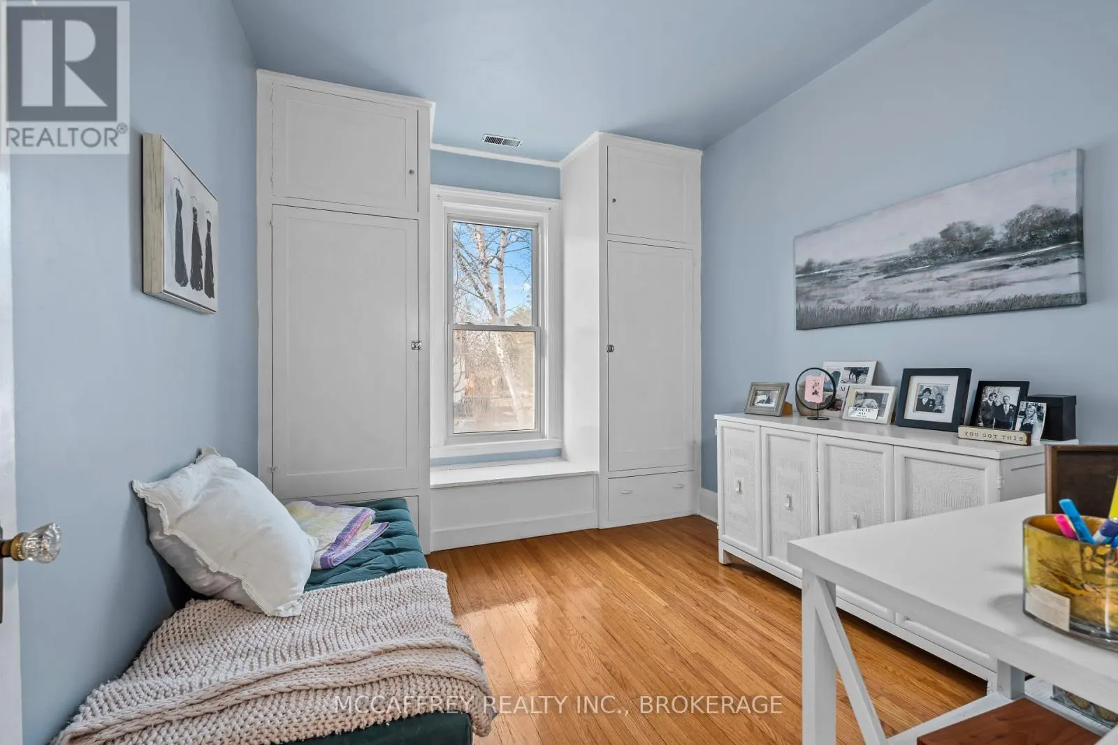 209 CENTRE STREET N