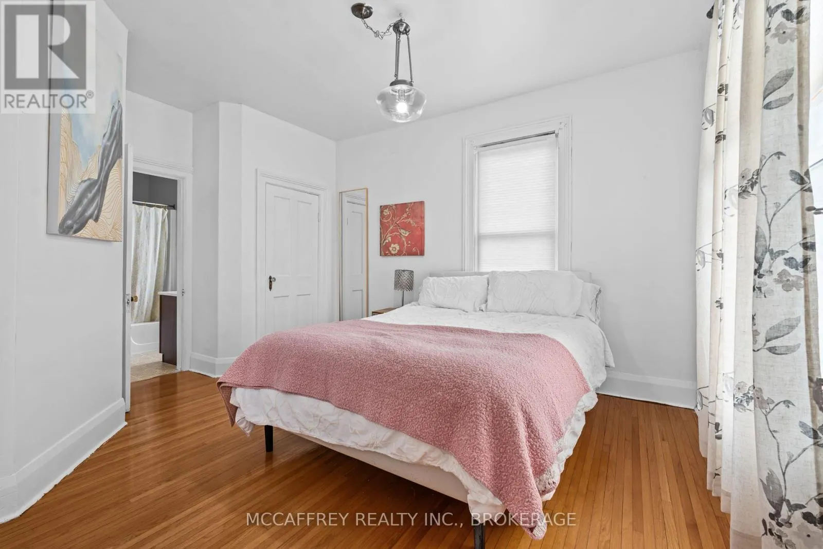 209 CENTRE STREET N
