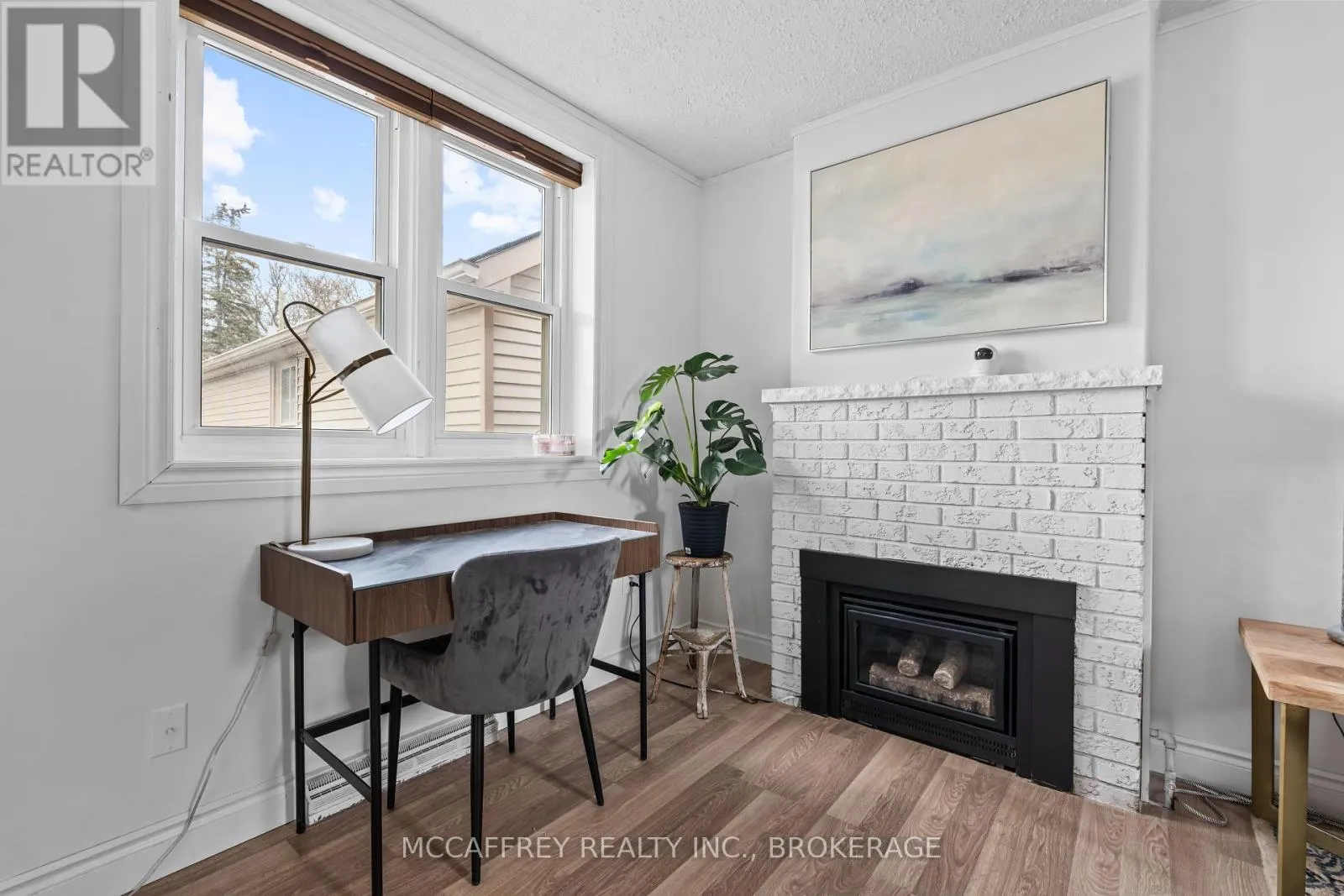 209 CENTRE STREET N