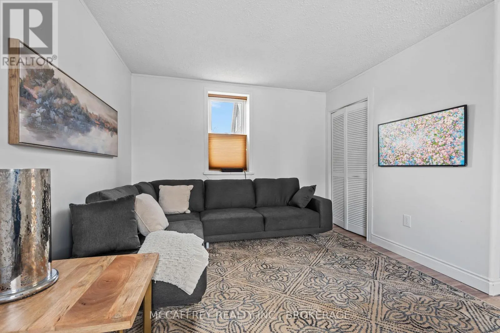 209 CENTRE STREET N