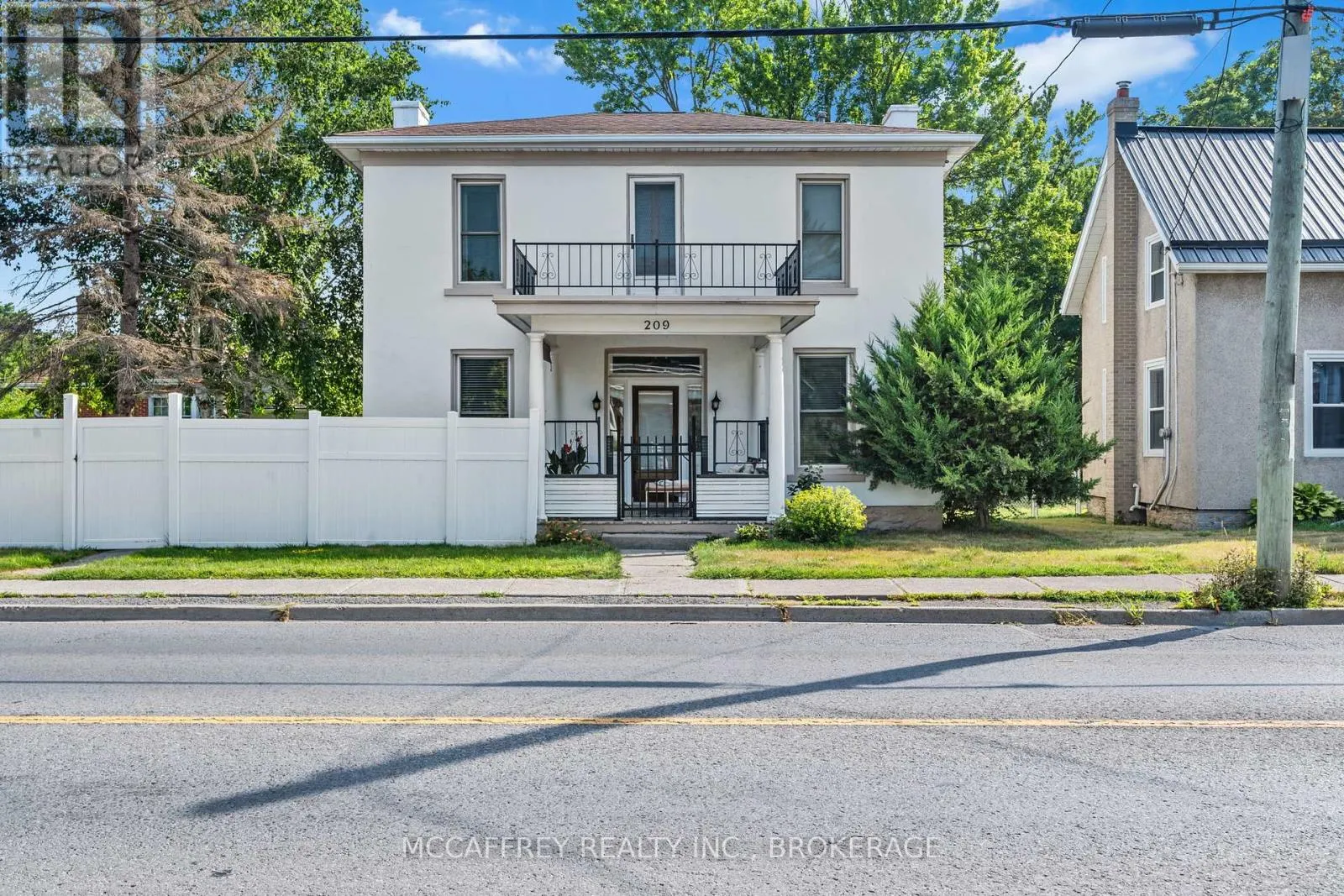 209 CENTRE STREET N