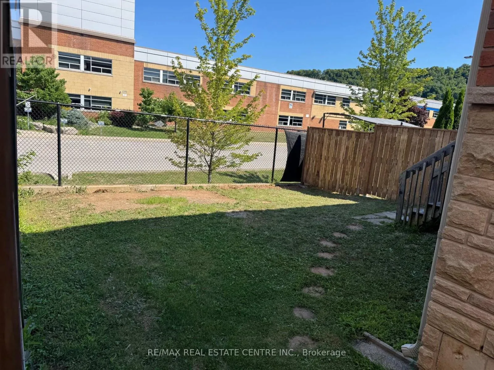 27 HEMLOCK WAY
