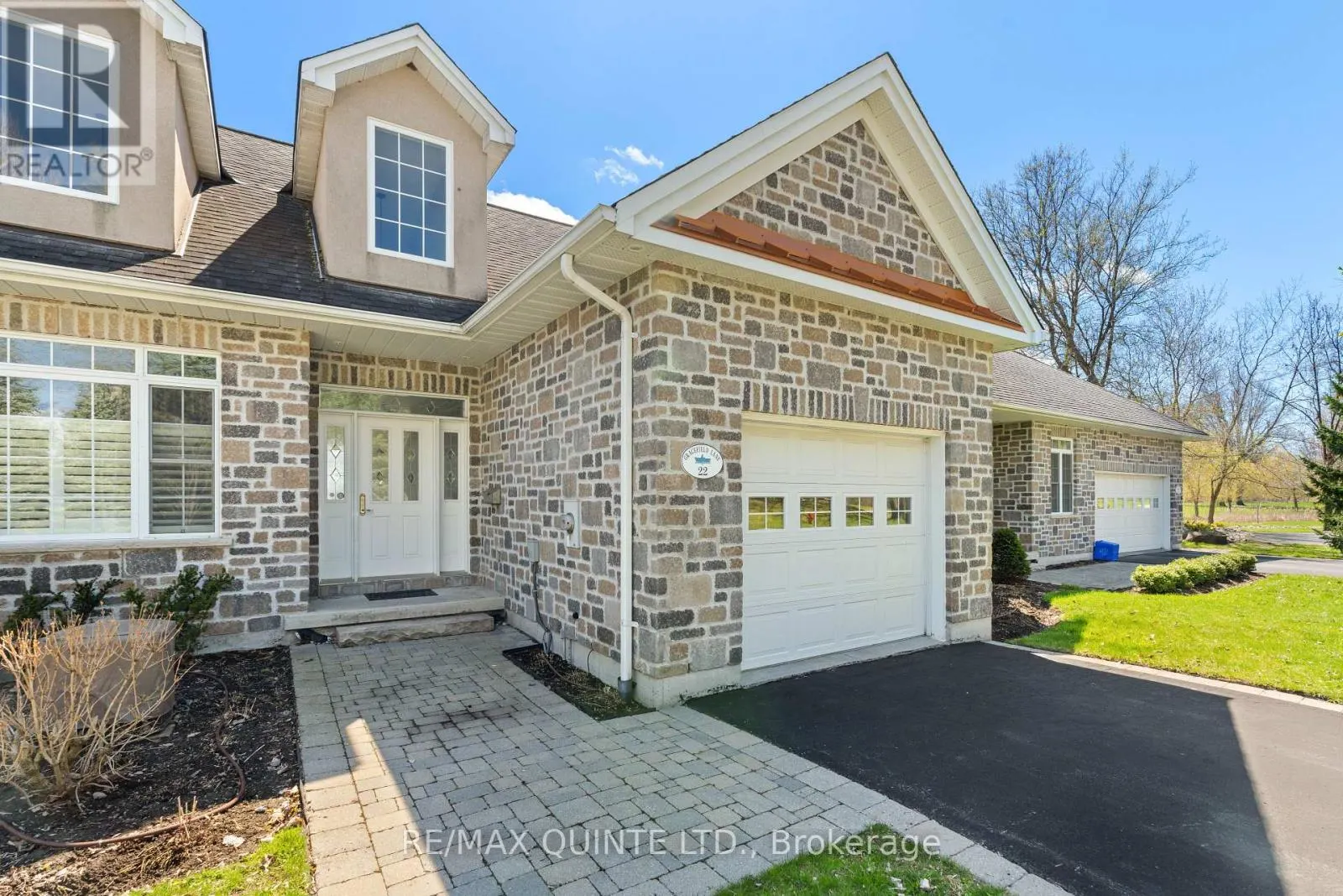 22 GRACEFIELD LANE