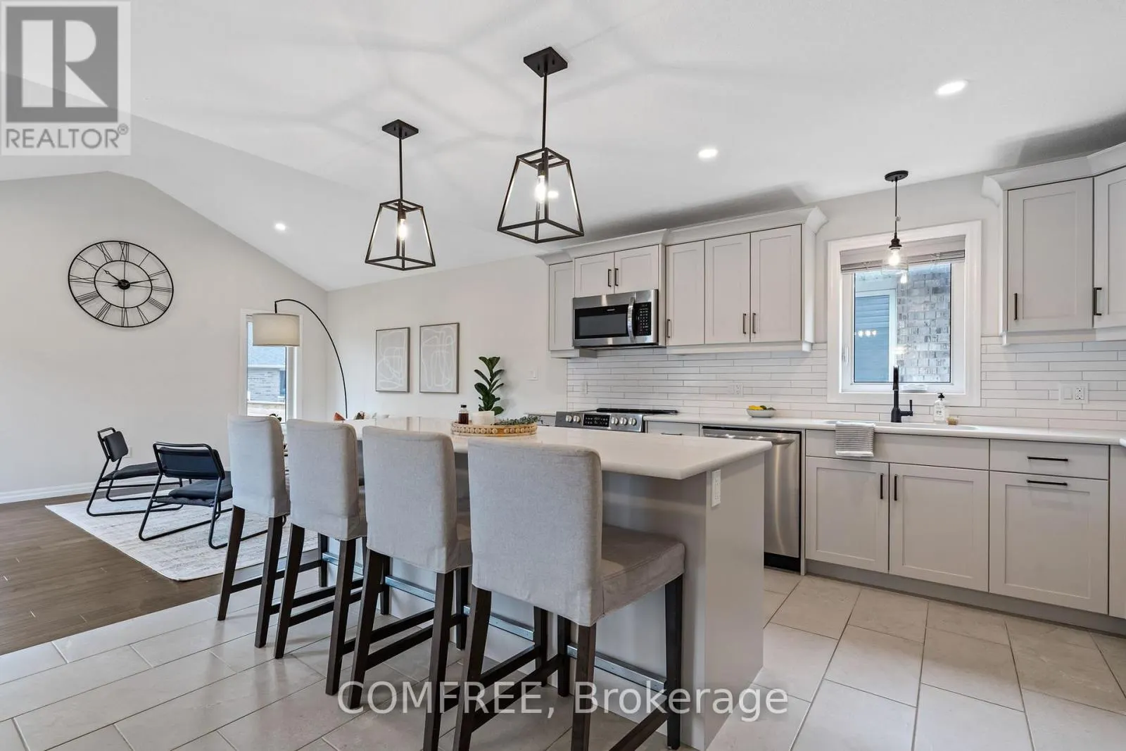 118 LIVINGSTON DRIVE