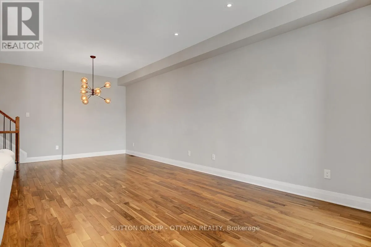120 NUTTING CRESCENT