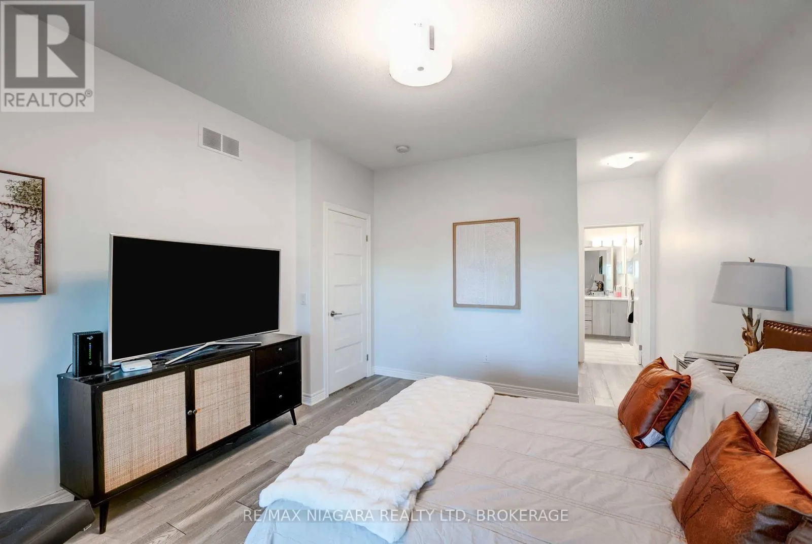11 - 7276 OPTIMIST LANE, #11