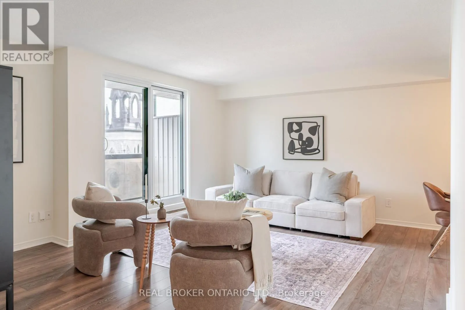 906 - 199 KENT STREET