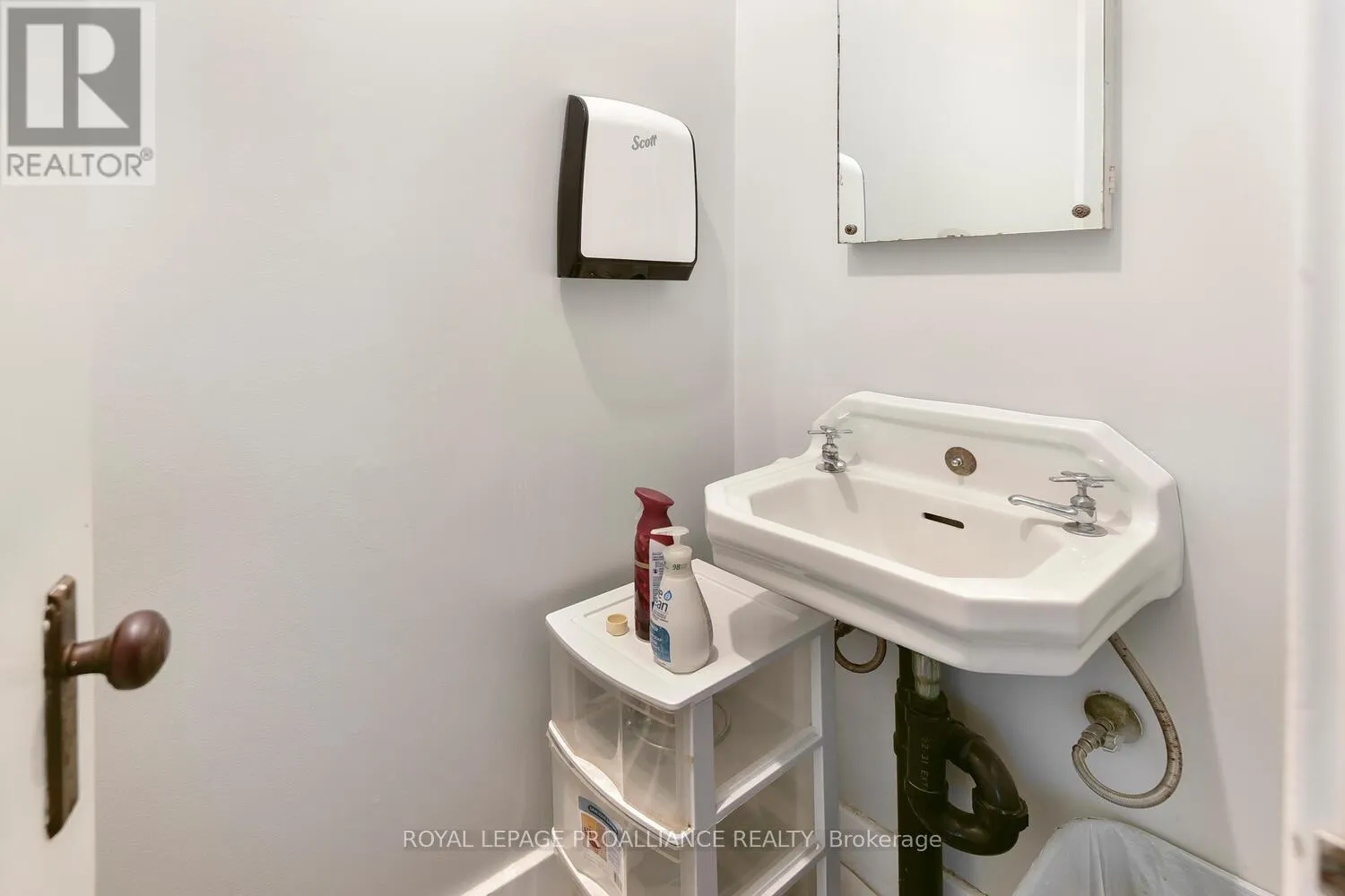 257-259 KING STREET W