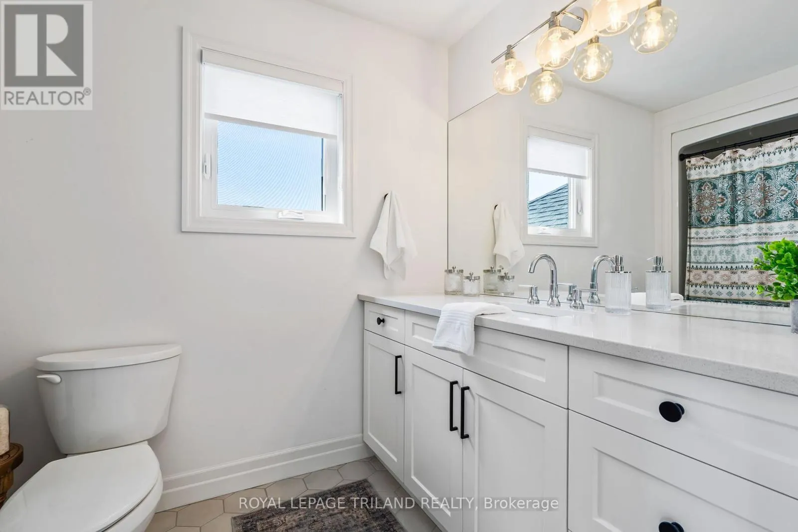 28 HAZELWOOD PASSAGE