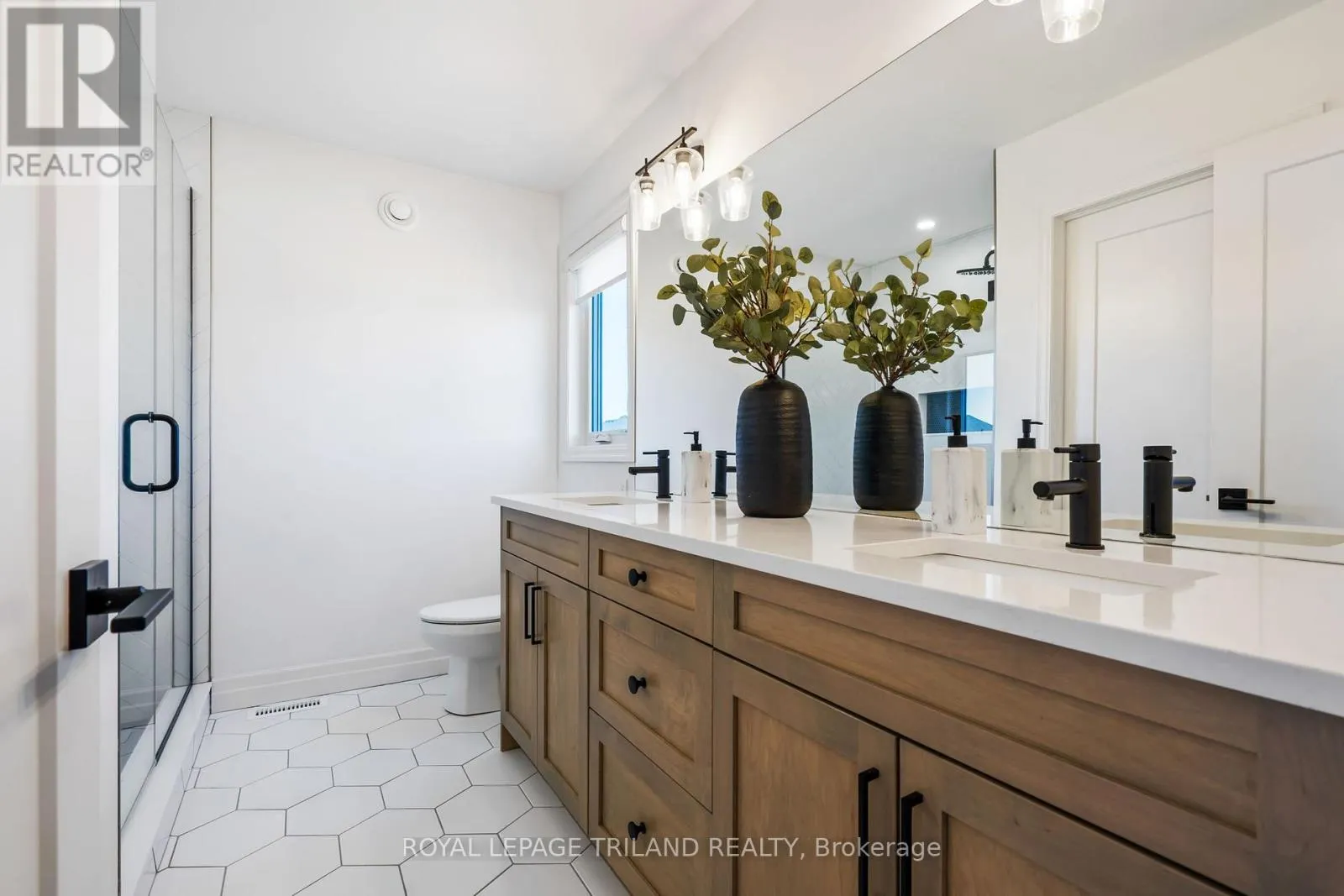 28 HAZELWOOD PASSAGE