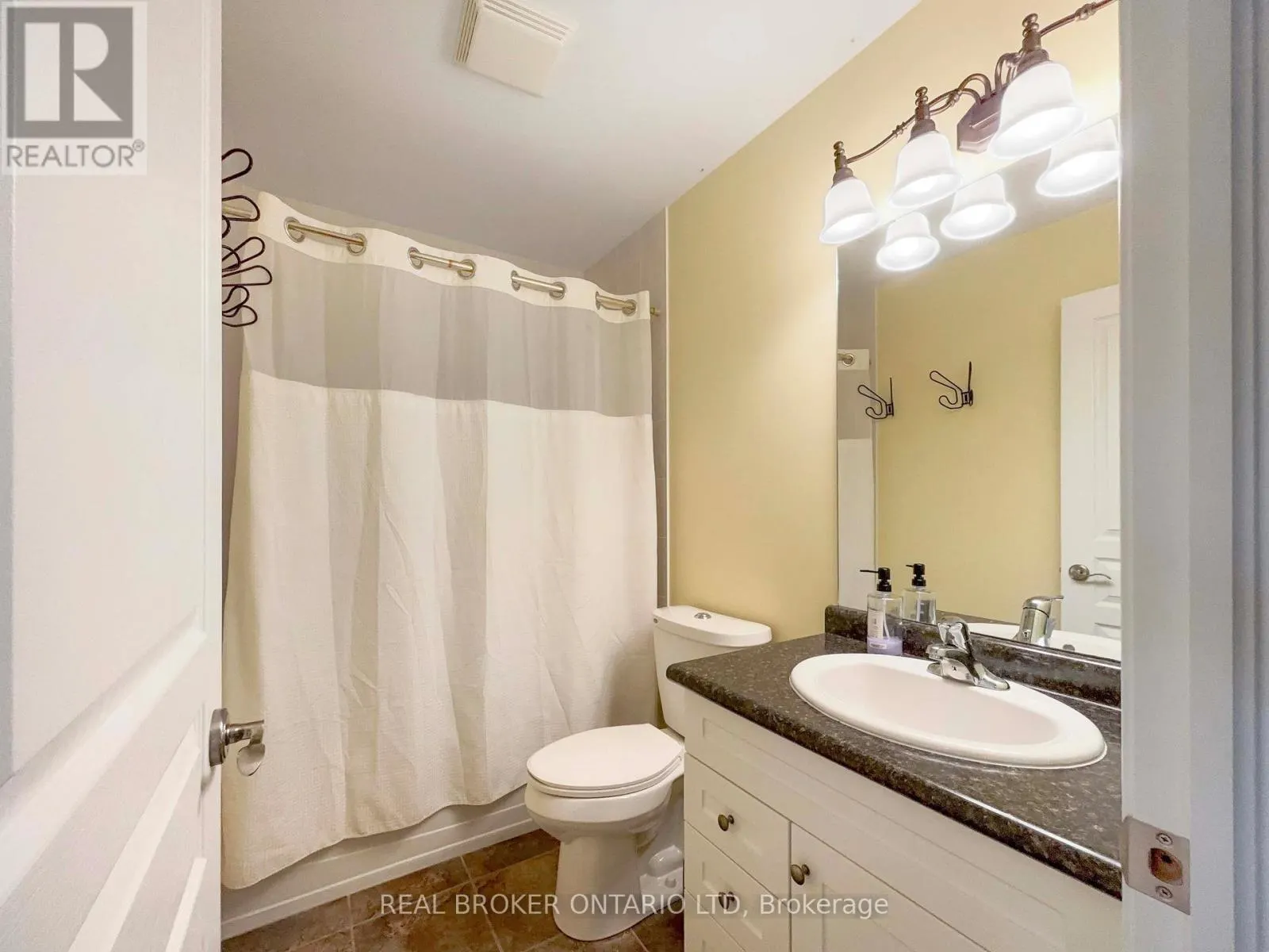 08 - 80 WILLOW STREET, #08