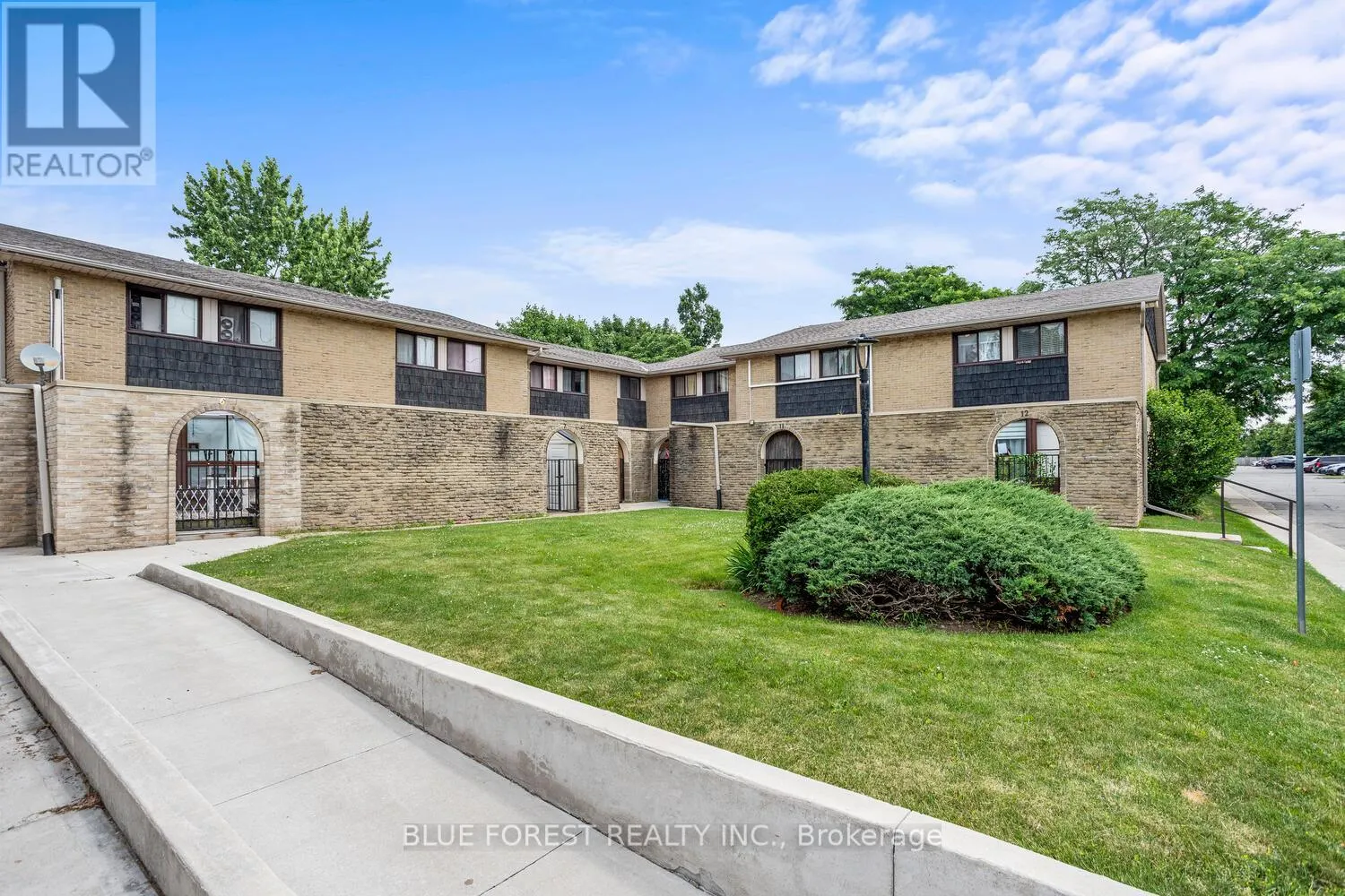 11 - 460 SOUTHDALE ROAD E, #11