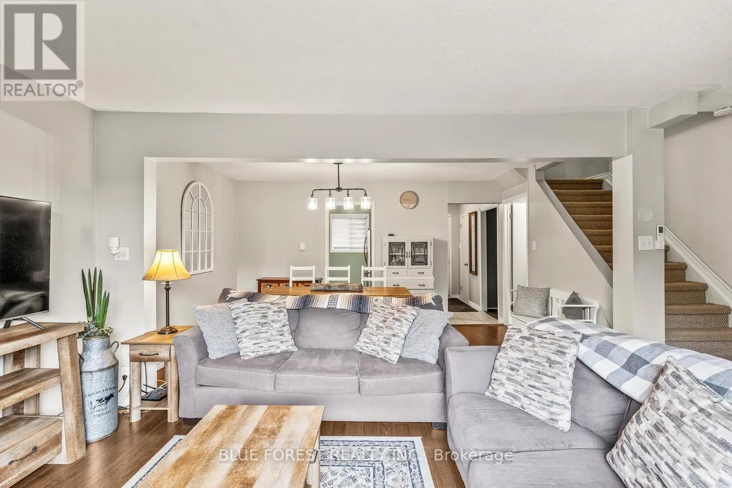 11 - 460 SOUTHDALE ROAD E, #11