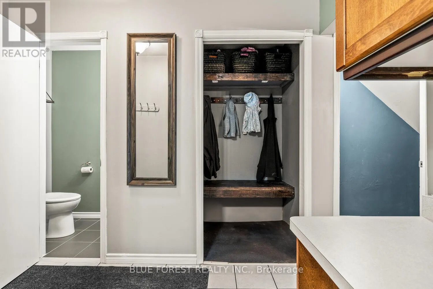 11 - 460 SOUTHDALE ROAD E, #11