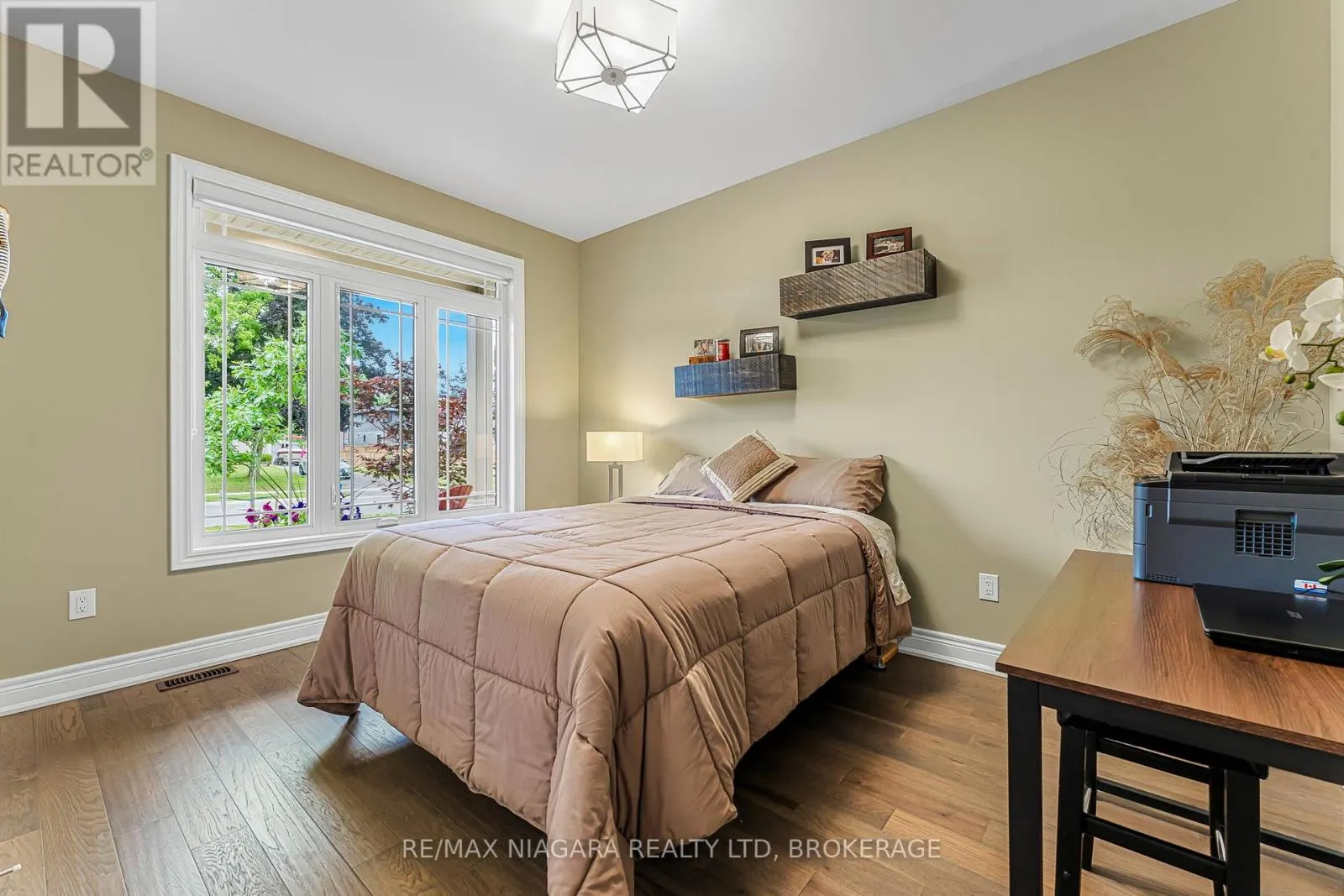 24 PROSPECT POINT ROAD N