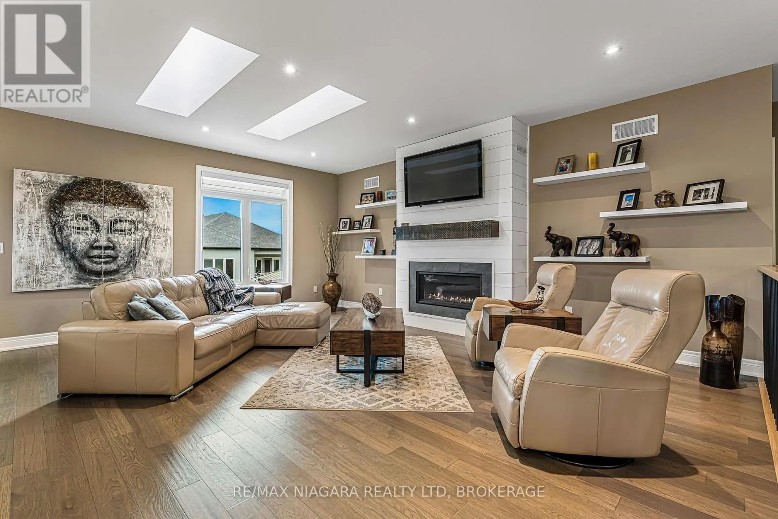 24 PROSPECT POINT ROAD N