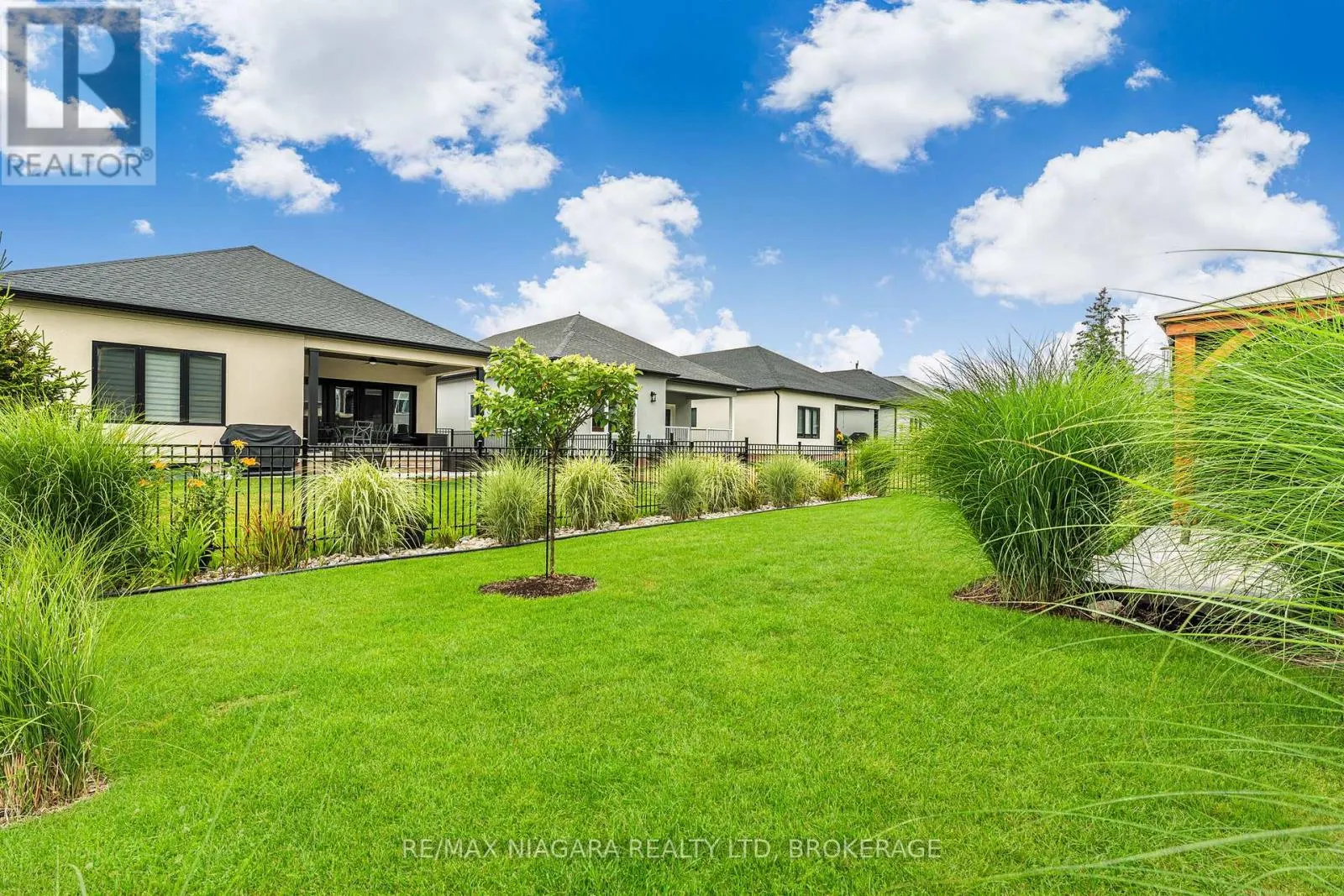 24 PROSPECT POINT ROAD N