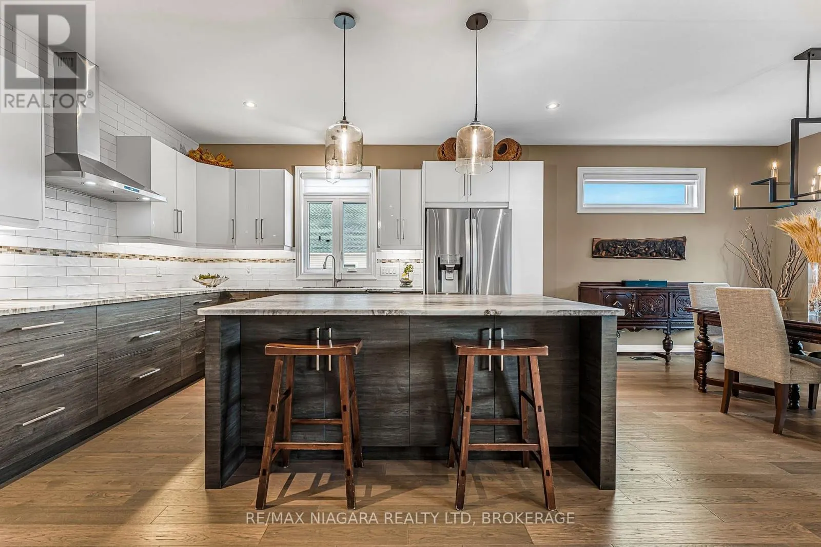 24 PROSPECT POINT ROAD N