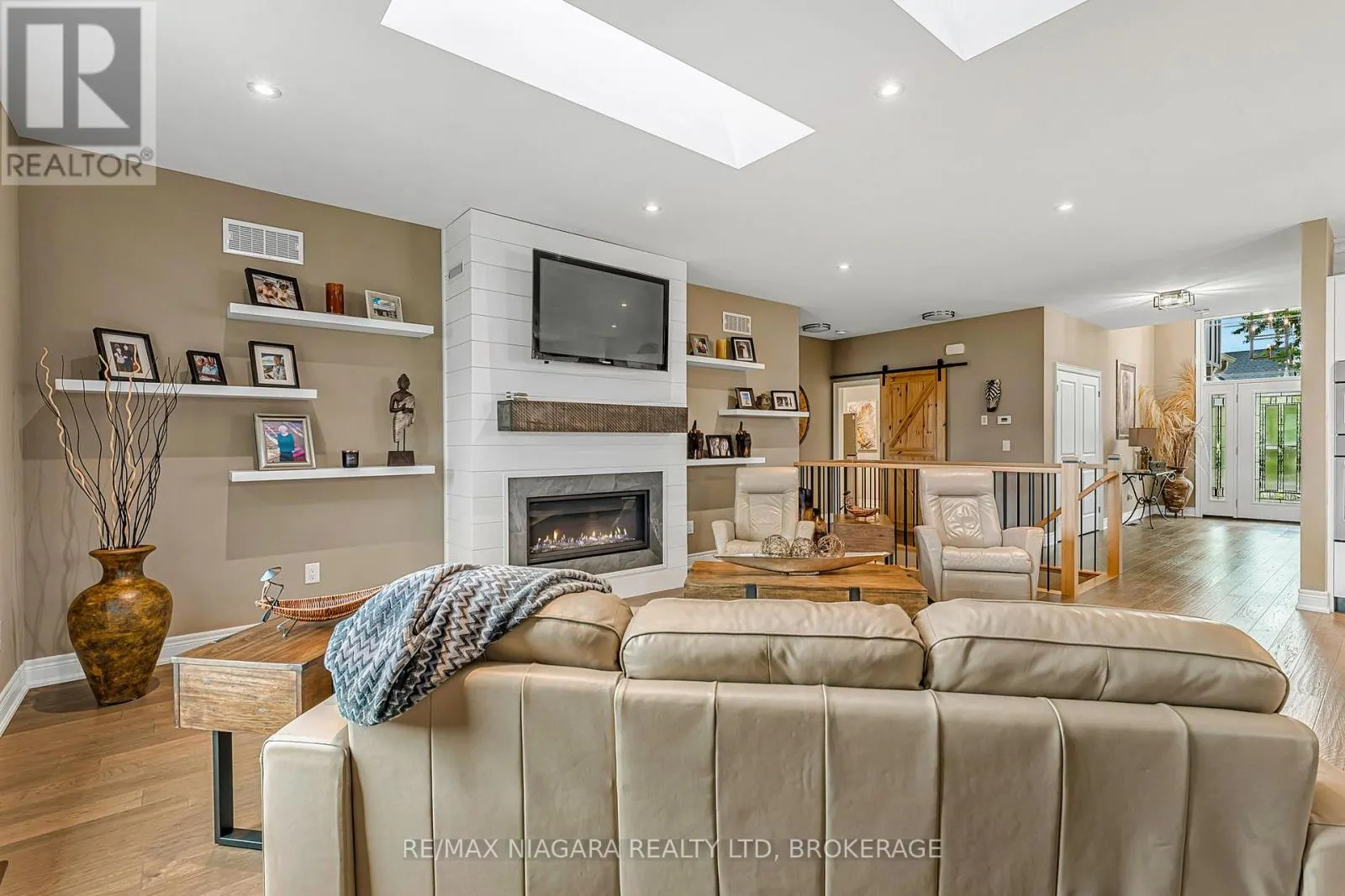 24 PROSPECT POINT ROAD N