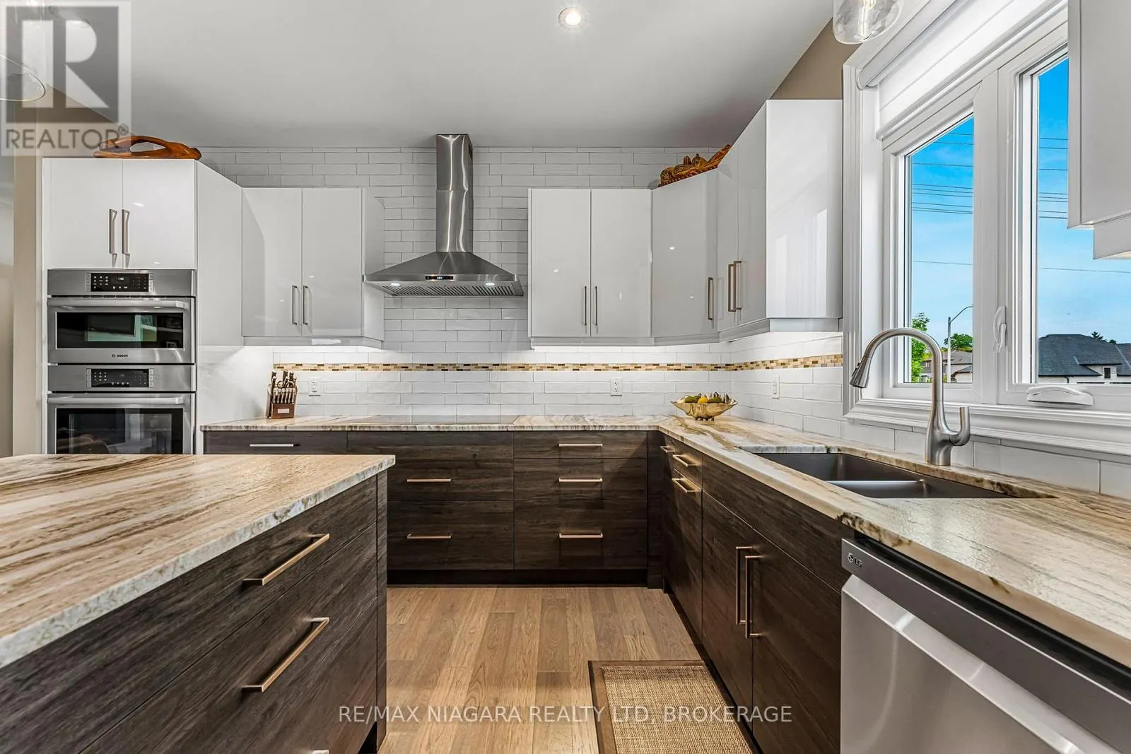 24 PROSPECT POINT ROAD N