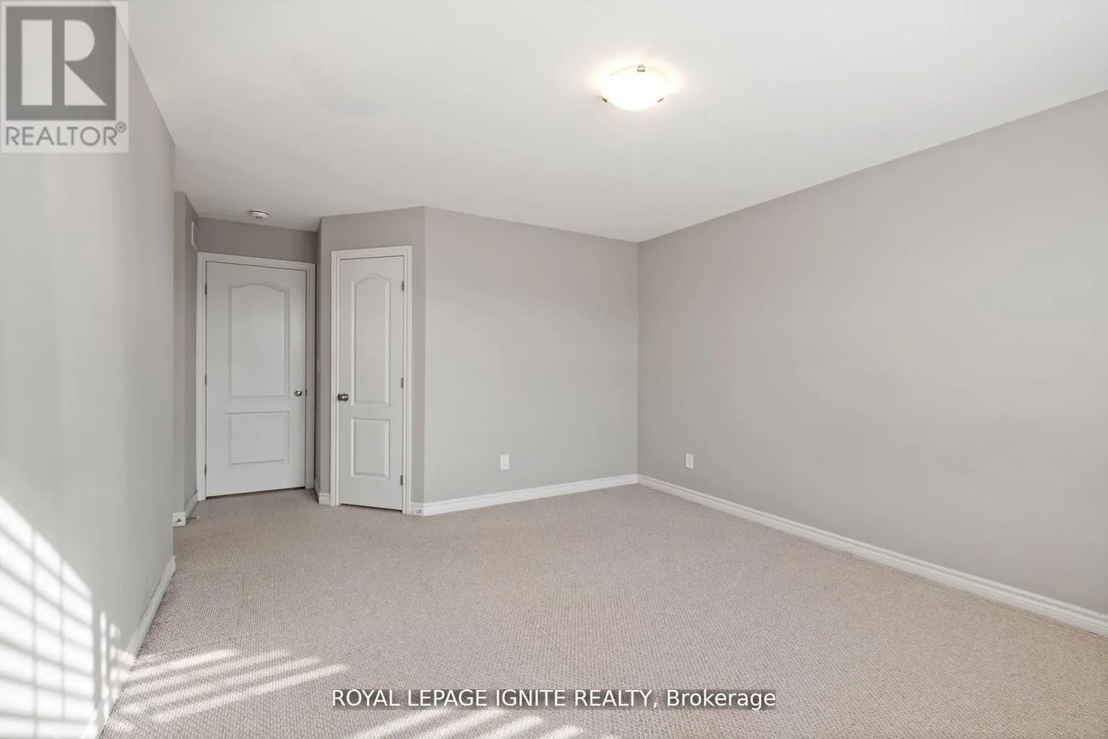 866 RIVERVIEW WAY
