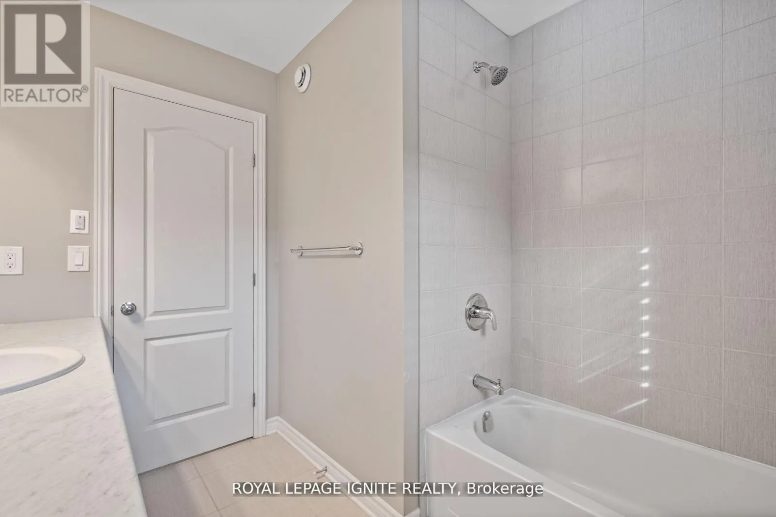 866 RIVERVIEW WAY