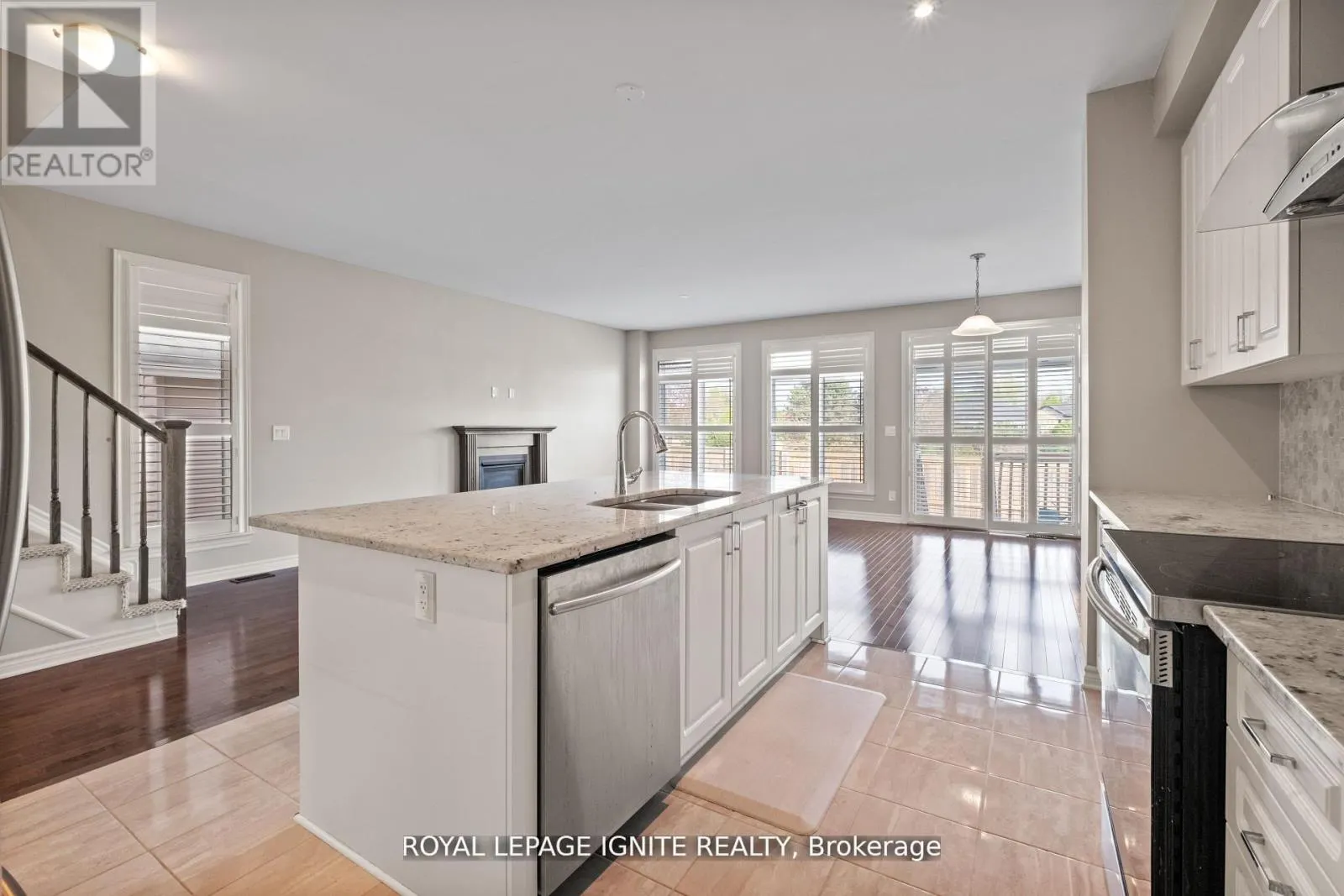 866 RIVERVIEW WAY