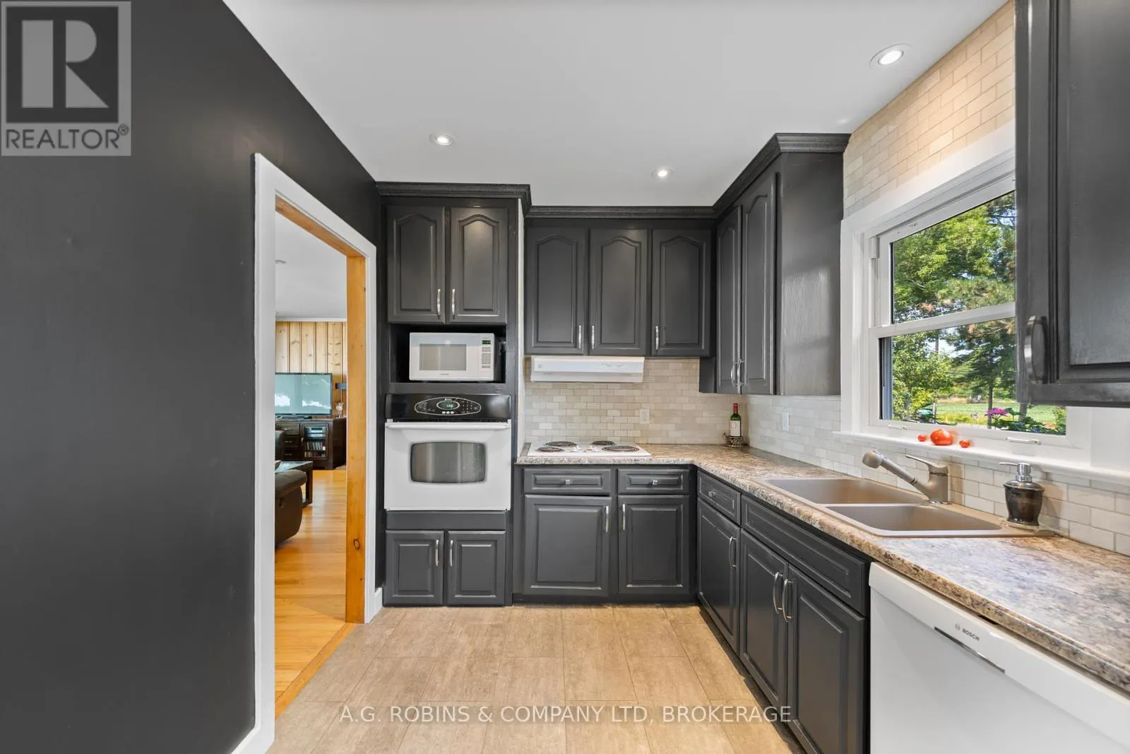 10773 LAKESHORE ROAD