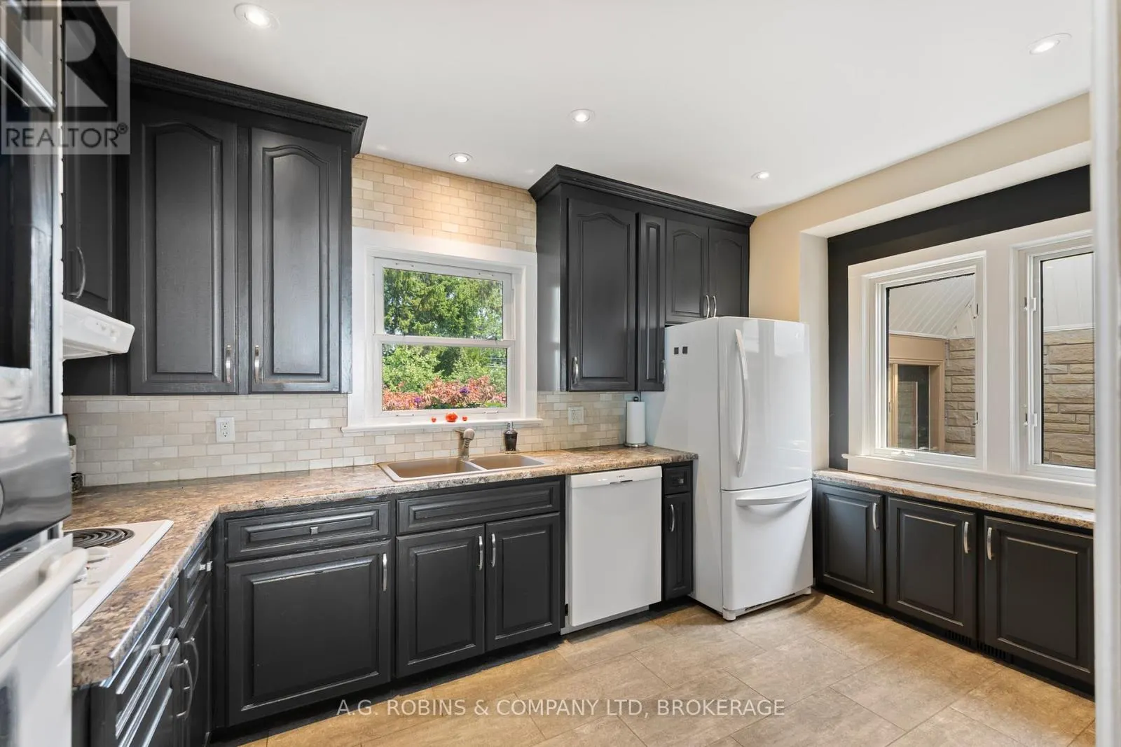 10773 LAKESHORE ROAD