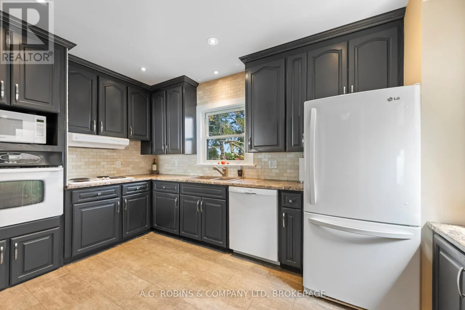 10773 LAKESHORE ROAD