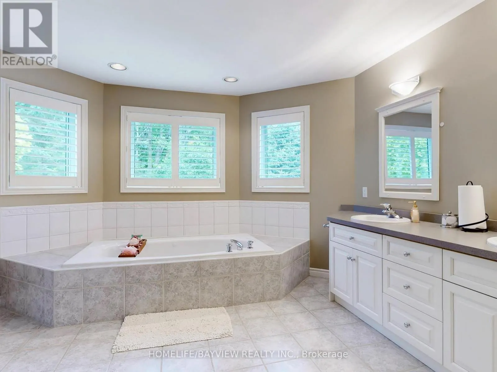 574 SANDBANKS CRESCENT