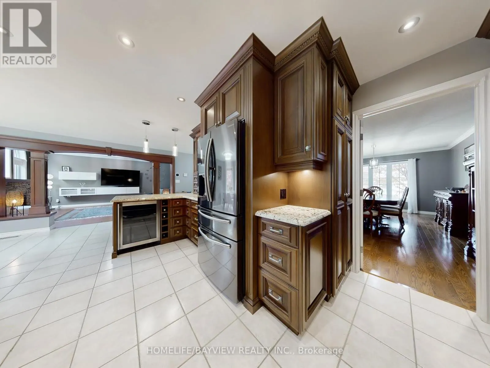 574 SANDBANKS CRESCENT