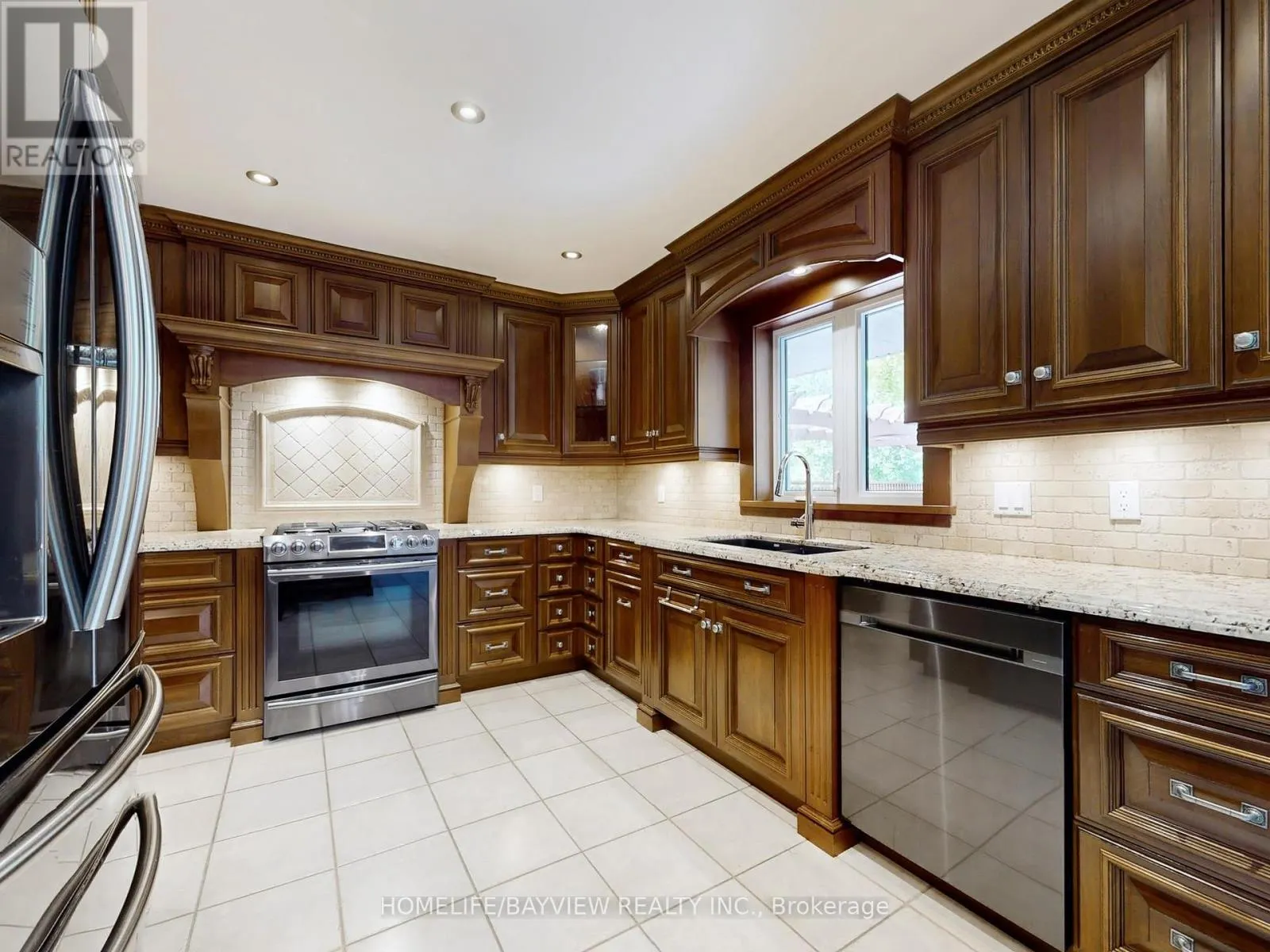 574 SANDBANKS CRESCENT